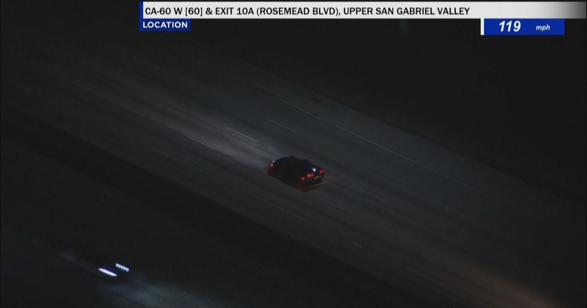 Corvette weaves through traffic at over 140 mph during pursuit