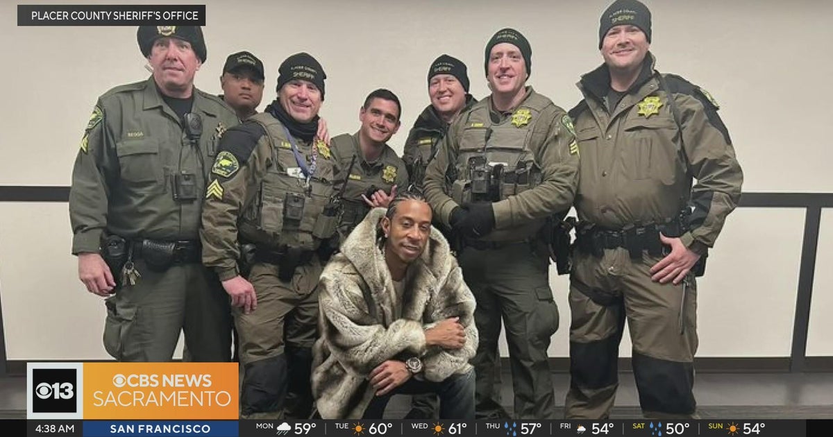 Ludacris poses with Placer County deputies