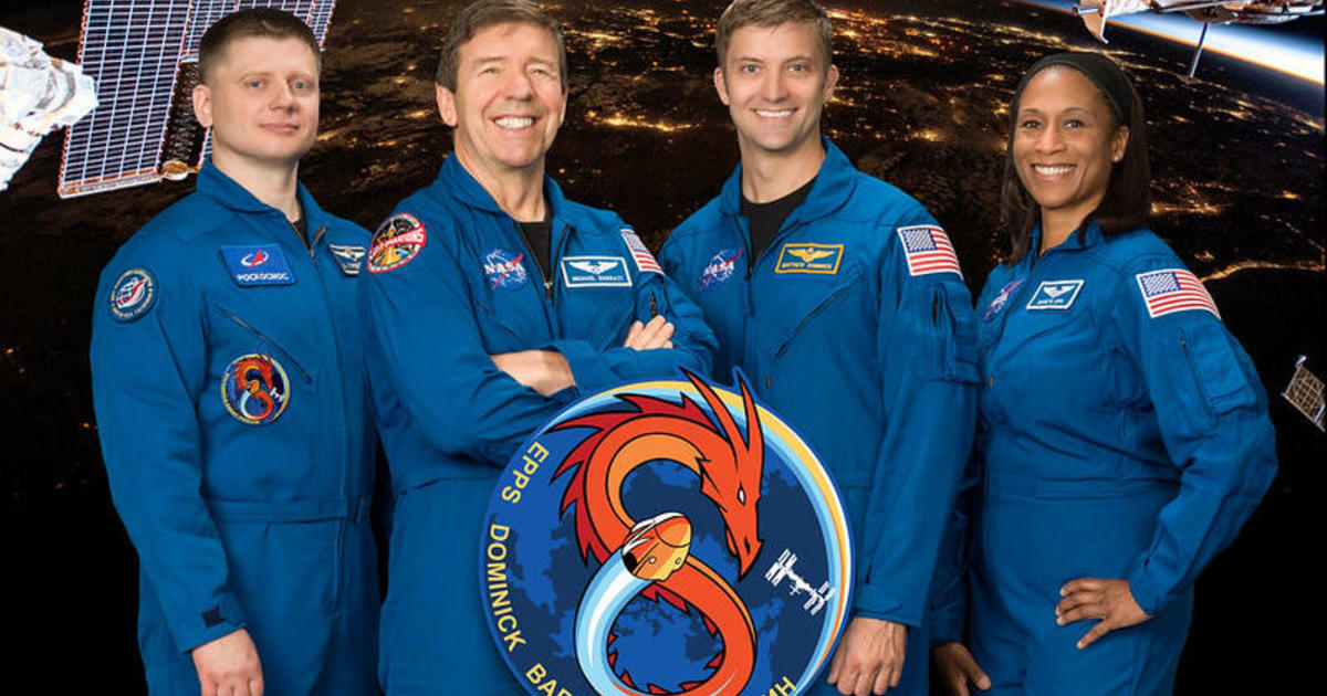 Трима астронавти на НАСА и техният руски космонавт от екипажа