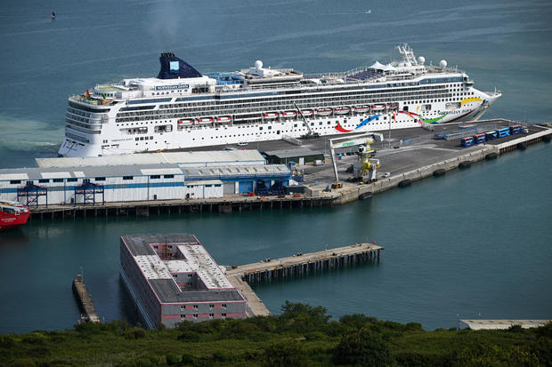 Norwegian Dawn cruise ship allowed to dock in Mauritius after cholera scare