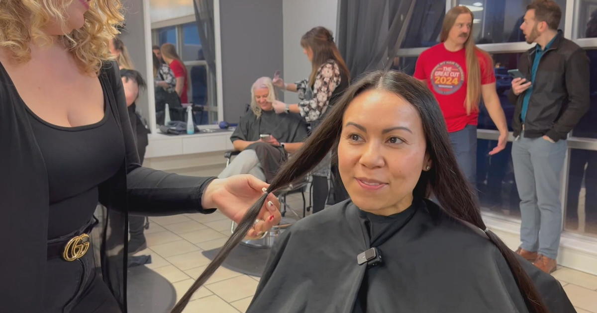 Une femme du comté de Montgomery se joint au mouvement national pour faire don de cheveux aux enfants dans le besoin