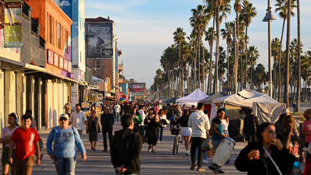 Daily Life during Sunset at Venice Beach of Los Angeles 
