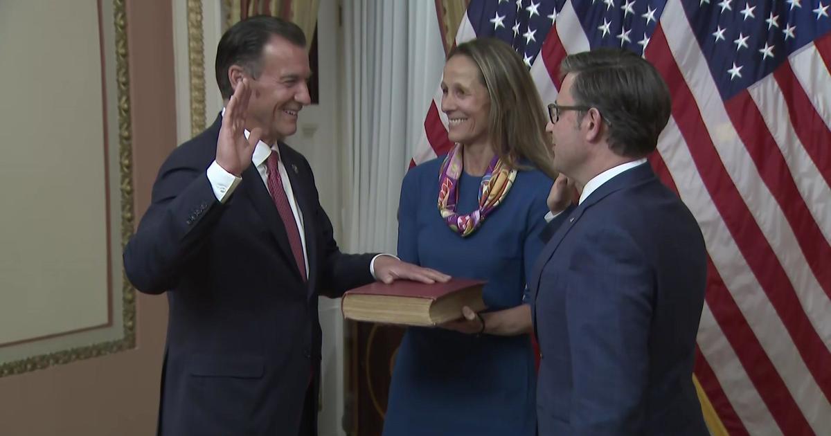 Democrat Tom Suozzi sworn back into Congress after winning special election for NY-3