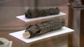 Deciphering the ancient scrolls of Herculaneum | 60 Minutes Archive 