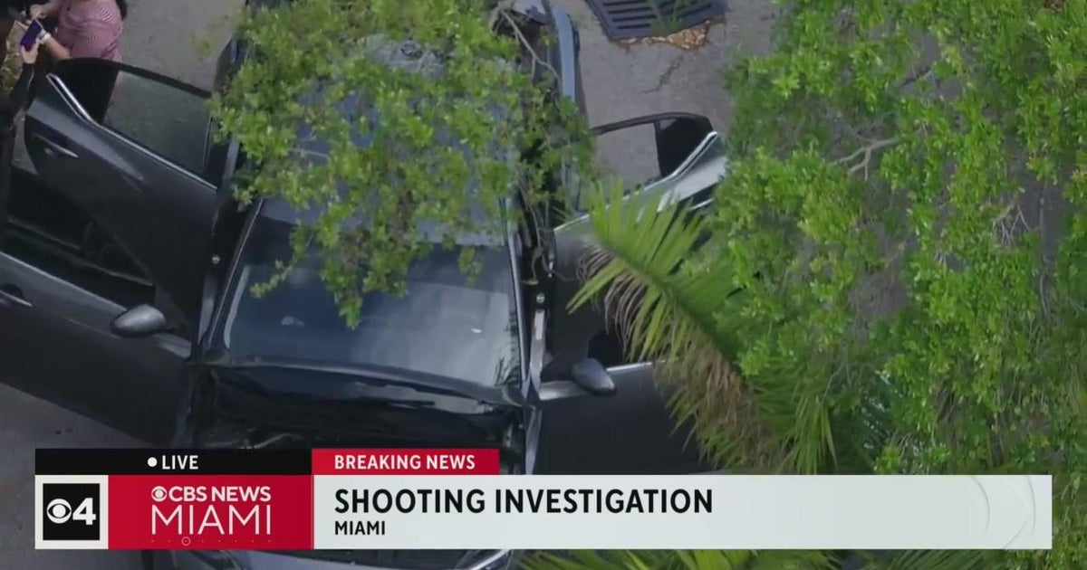 Double shooting under investigation in Miami - CBS Miami