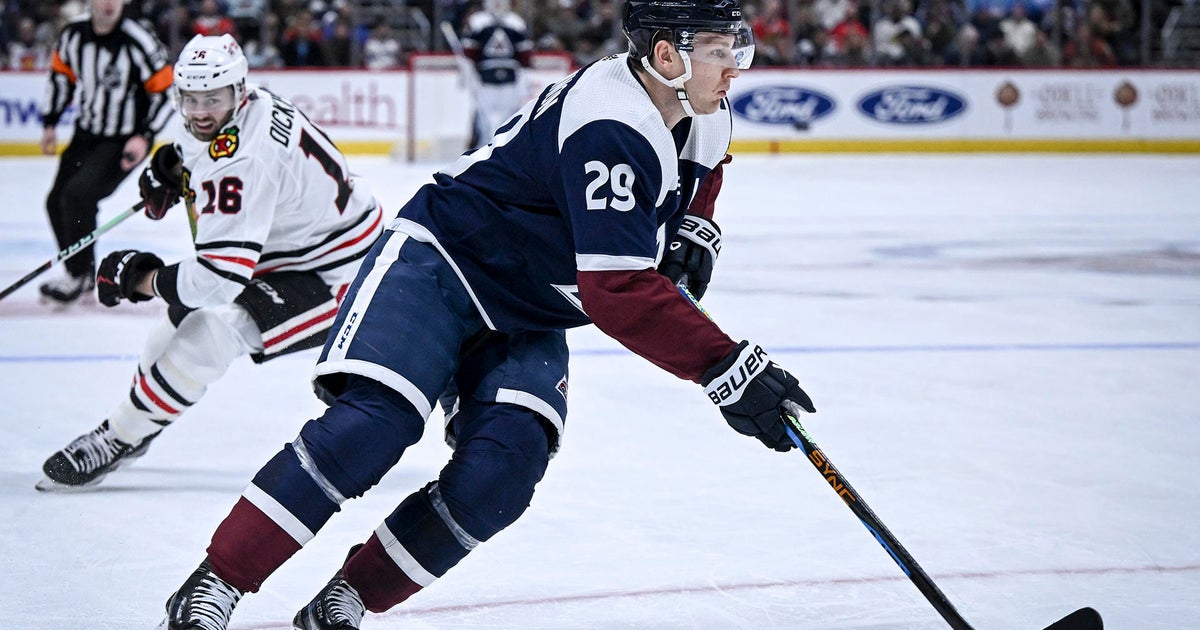 Colorado Avalanche's Nathan MacKinnon extends home point streak to 30