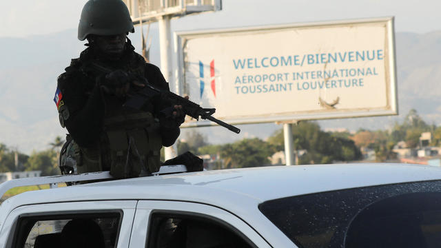 Gangs in Haiti try to seize control of main airport as thousands escape prisons: 