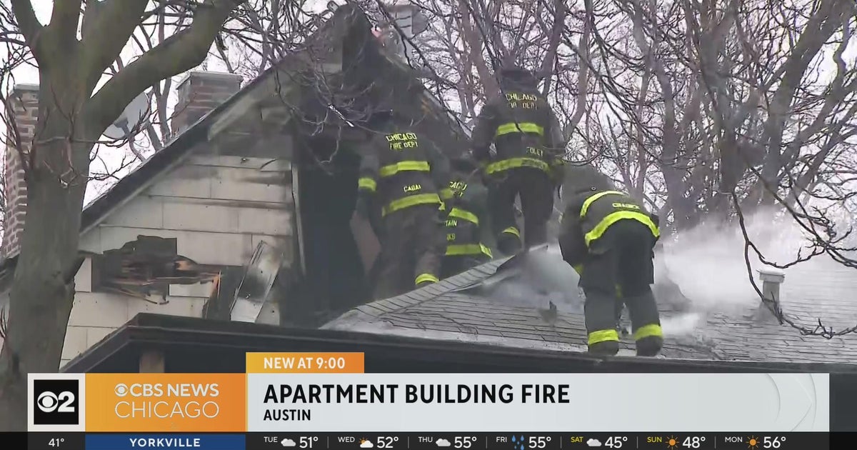 Fire displaces 11 on Chicago's West Side - CBS Chicago