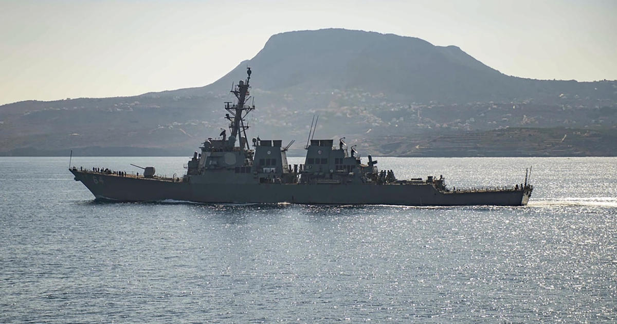 Американски военен кораб свали безпилотни летателни апарати и ракети, изстреляни по него в Червено море, докато Иран твърди, че е конфискувал петролна пратка