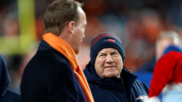Bill Belichick talks with Peyton Manning 