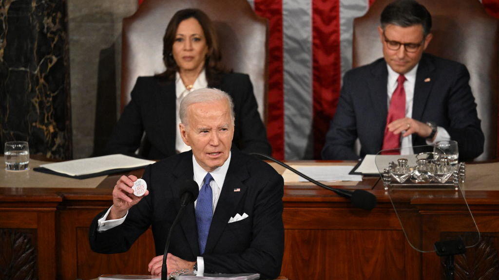 In State of the Union, Biden urges GOP to back immigration compromise:
"Send me the border bill now"