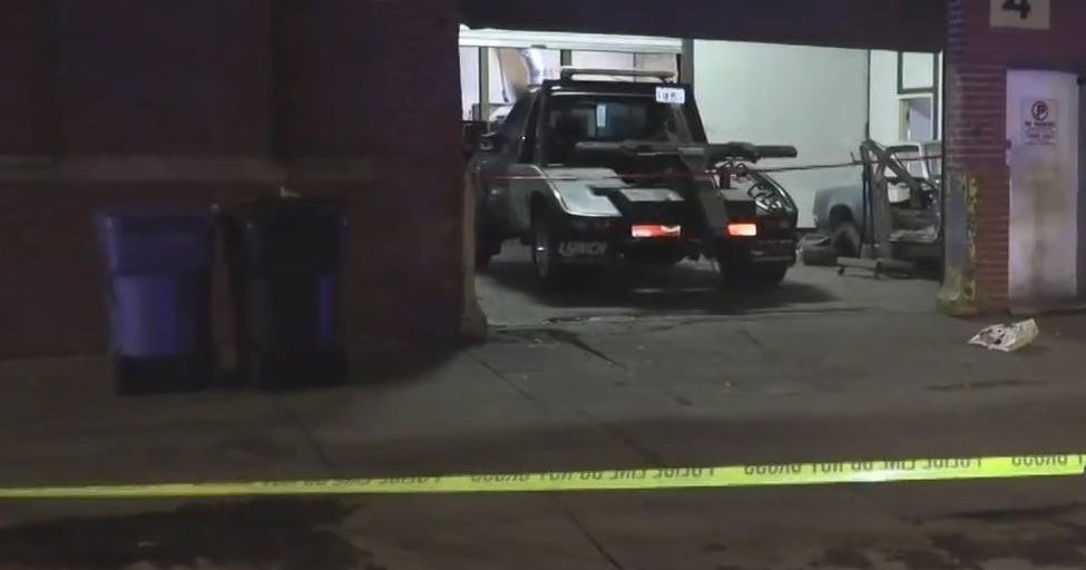 Man found shot to death inside warehouse in Hermosa - CBS Chicago