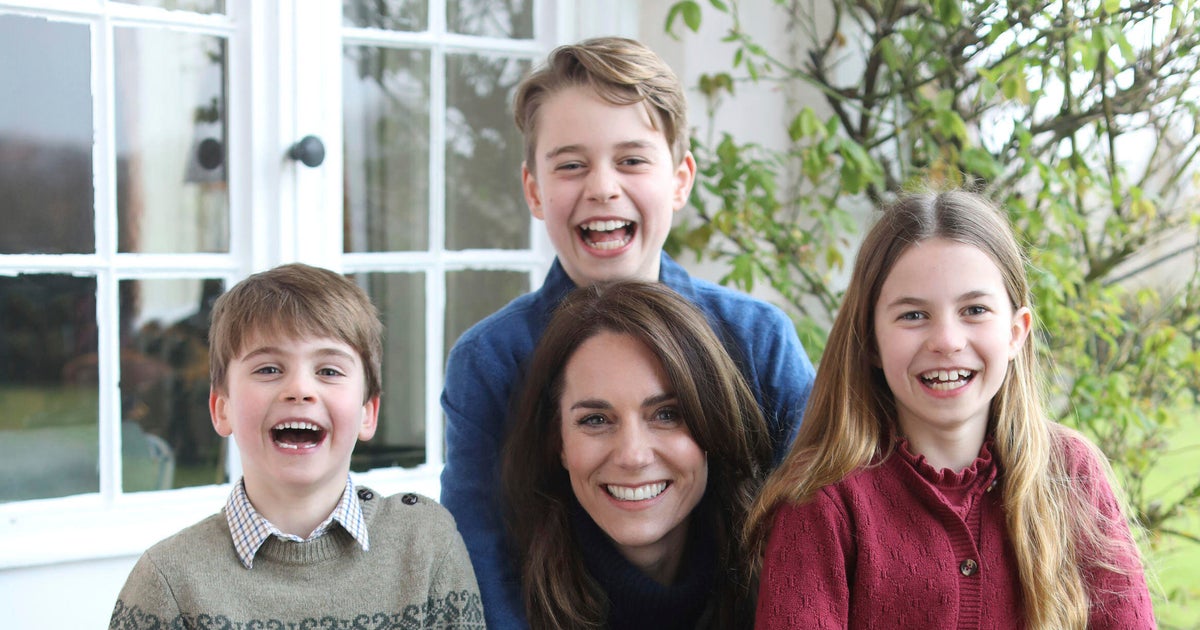 Princess Kate apologizes for apparent photoshop fail as news agencies drop her family picture