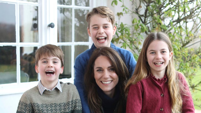 Princess Kate admits photo editing, apologizes for any confusion as agencies drop image of her and her kids