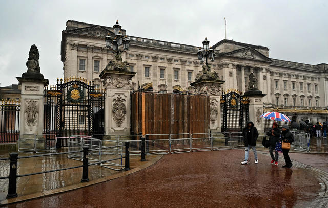 Driver crashes car into Buckingham Palace gates police in London