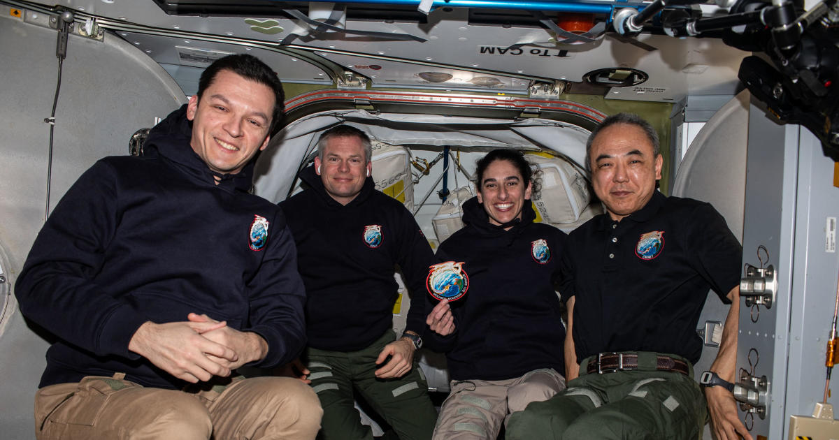Ферибот на SpaceX Crew Dragon превозващ четирима дългосрочни членове на