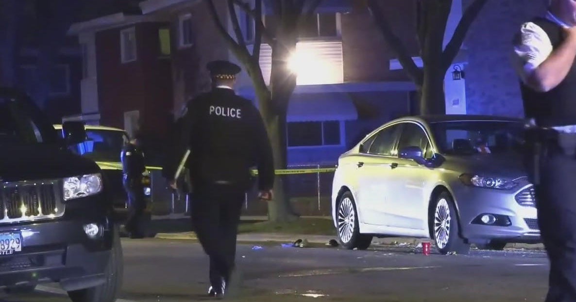 2 women shot, critically hurt while on sidewalk on Chicago's West Side ...