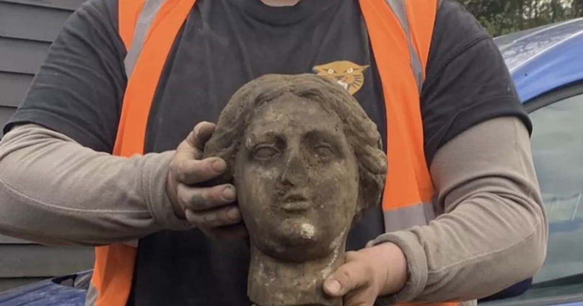 Древна статуя, открита по време на строителство на паркинг: „Пълна мистерия“