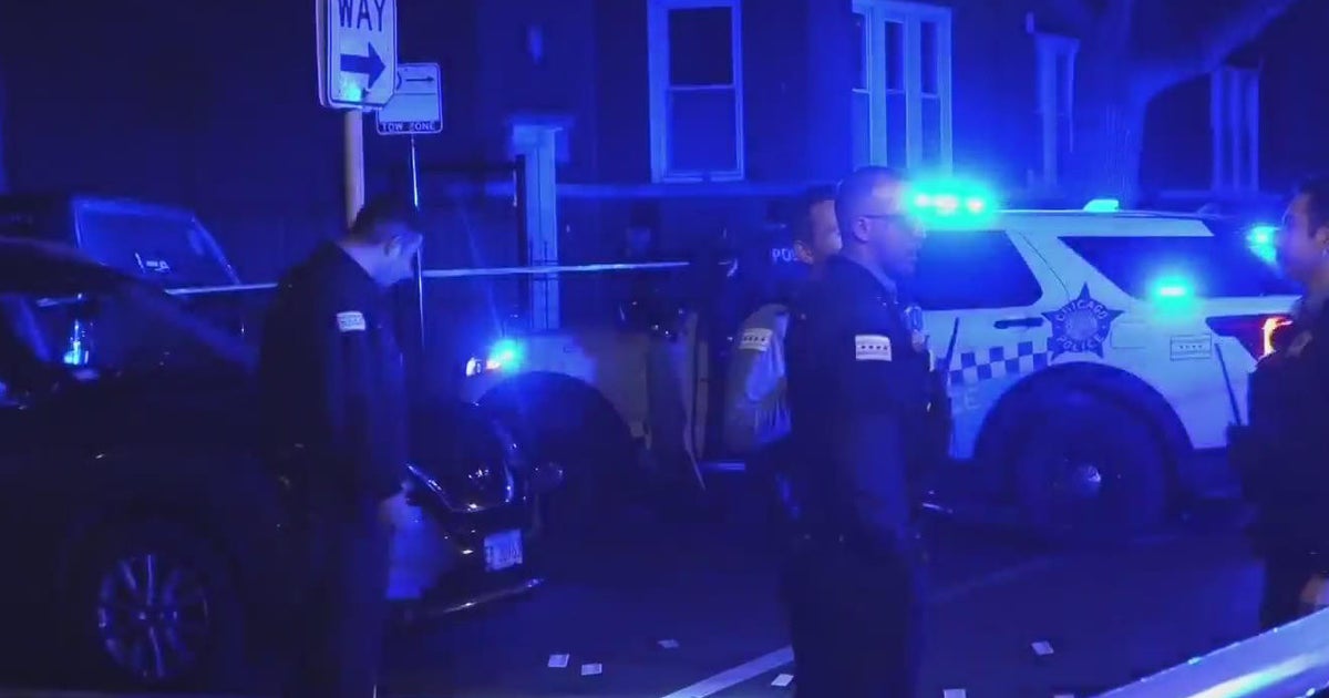 Boy, 17, critically hurt in West Side shooting, police say - CBS Chicago