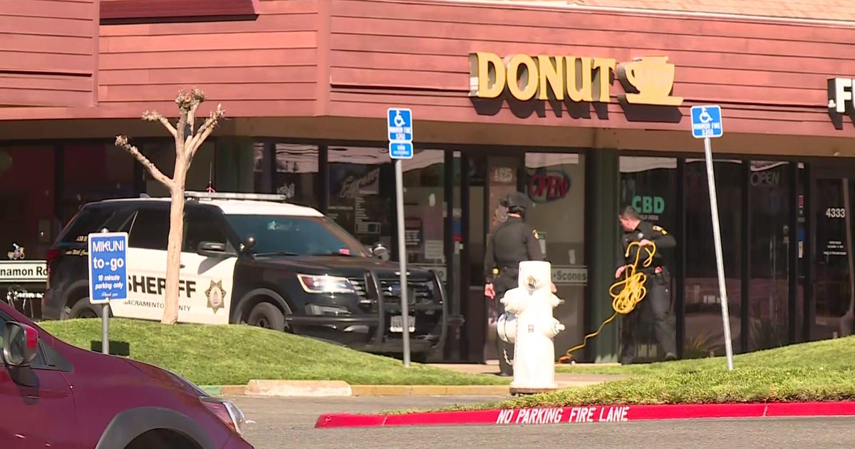 Deputies fire shots at suspect in Fair Oaks, standoff ongoing