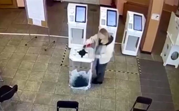 russia-elections-vandalism.jpg