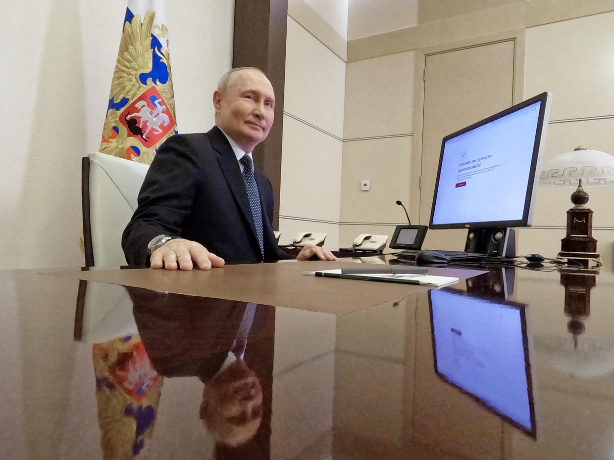Russian polls close with Putin poised to rule for 6 more years - CBS News