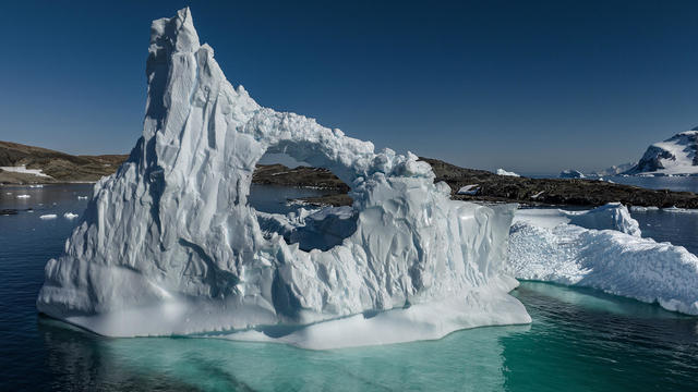 "Ice Continent" Antarctica melts at historic rates this year 