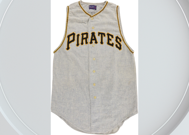 Game worn Roberto Clemente jersey from 1960 World Series sells for