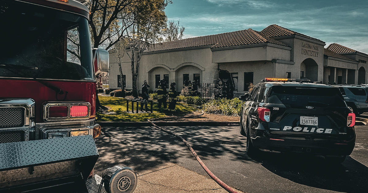 1 hospitalized after landscape truck crashes into Elk Grove dentist office – CBS Sacramento