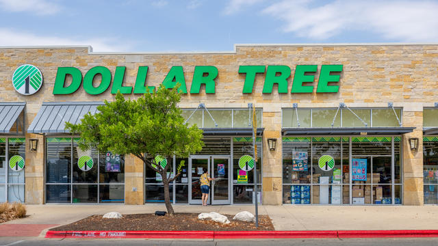 Dollar Tree Shares Drop To 1-Year Low After Earnings Announcement 