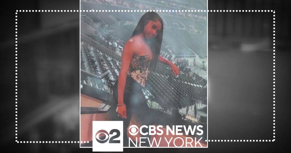 Suspect in deadly twin stabbing turns himself in - CBS New York