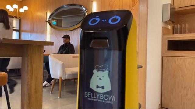restaurant-robot.jpg 