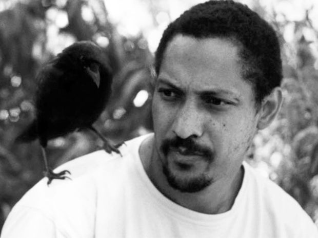 percival-everett-with-pet-crow-jim.jpg