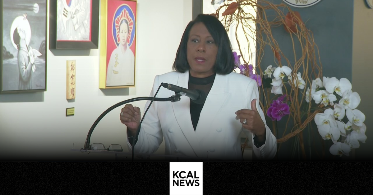 Pat Harvey honored at Women