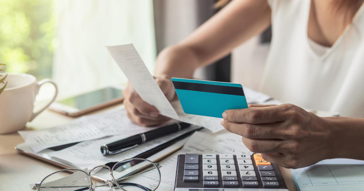 Трябва ли да използвате личен заем, за да изплатите дълг по кредитна карта?