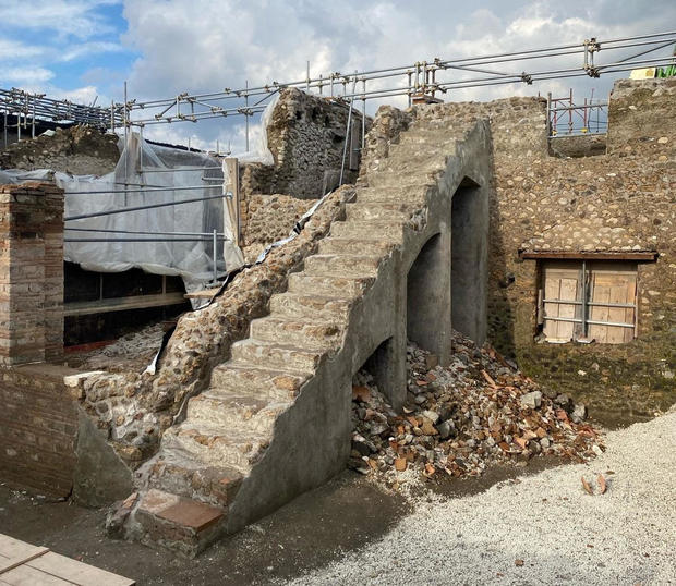 Evidences of a construction site has resurfaced in the rooms of an ancient domus during archaeological excavation in Pompeii 