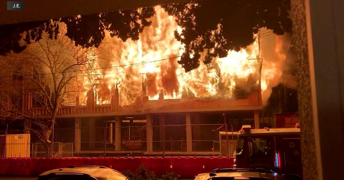 New apartment building being built in Sacramento goes up in flames New apartment building being built in Sacramento goes up in flames