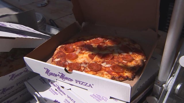 manco-and-manco-pizza-citizens-bank-park.jpg