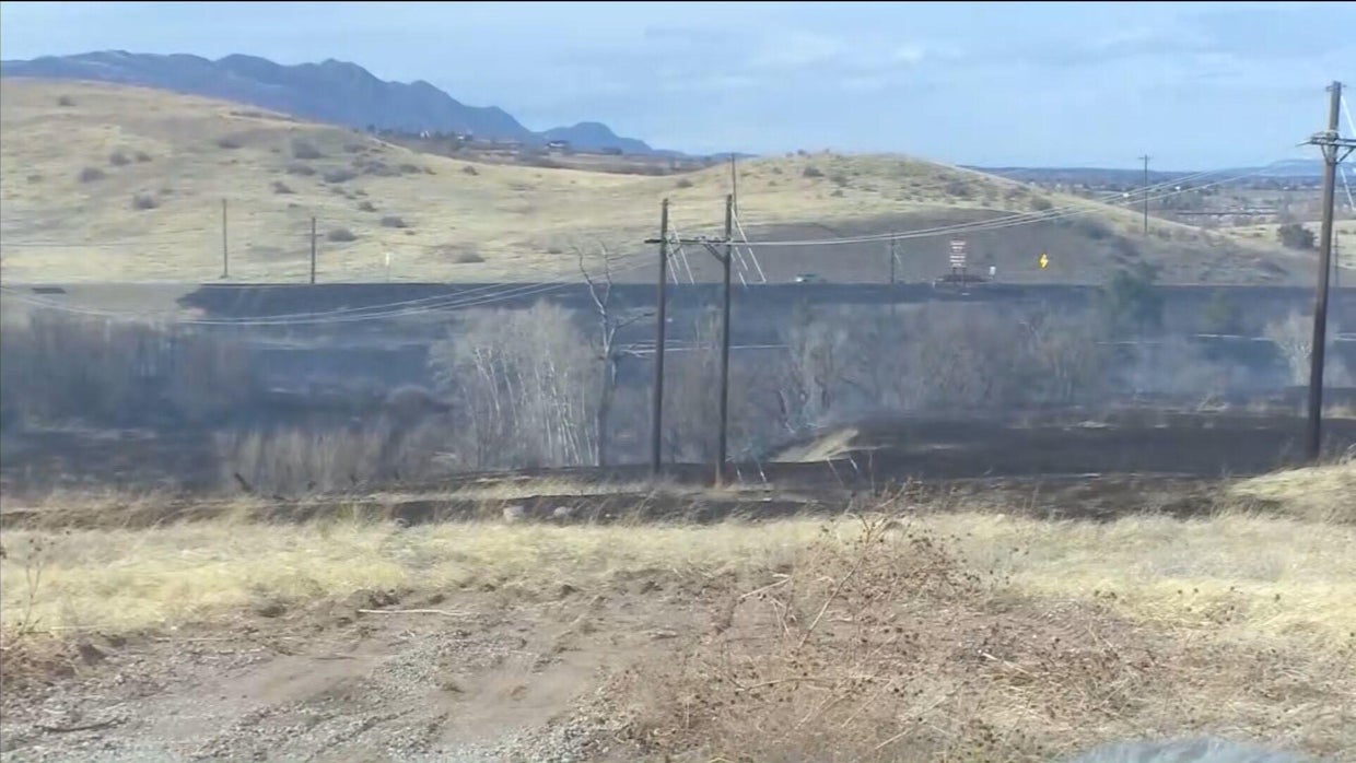 Fire sparks on Colorado's Fort Carson military base - CBS Colorado
