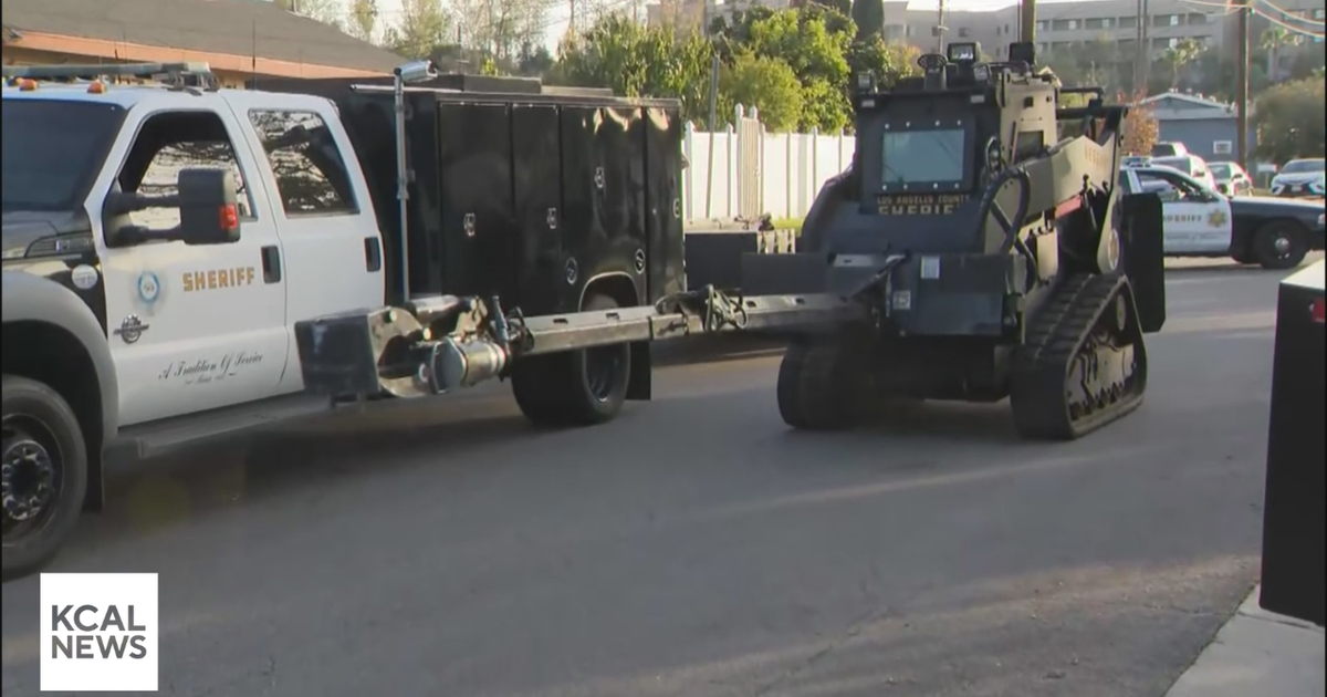 SWAT, US Marshals in standoff with kidnapping suspect in LA County ...