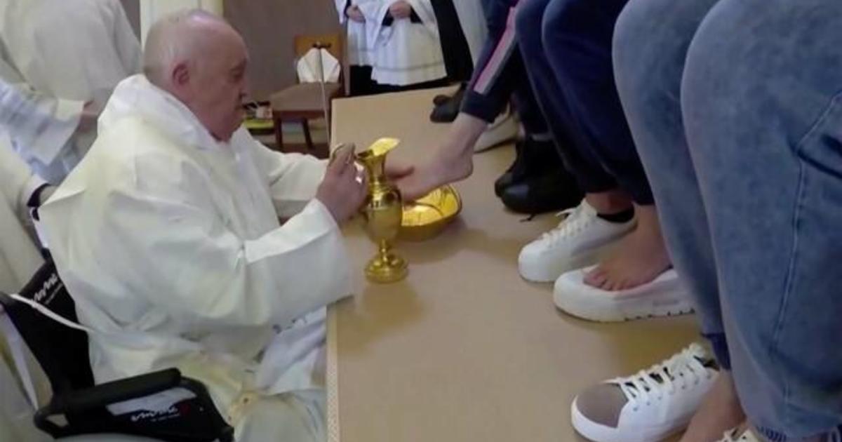 Pope Francis washes feet of 12 women at Rome prison in ceremony