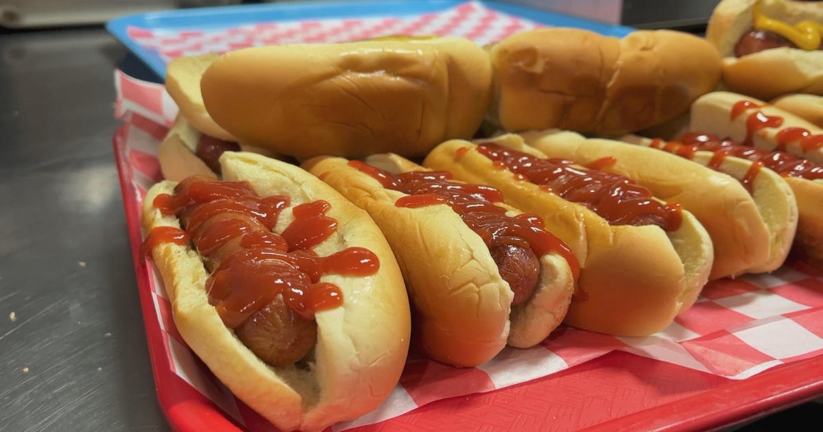 Almost 3.5 tons of hot dogs shipped to hotels and restaurants are recalled Almost 3.5 tons of hot dogs shipped to hotels and restaurants are recalled