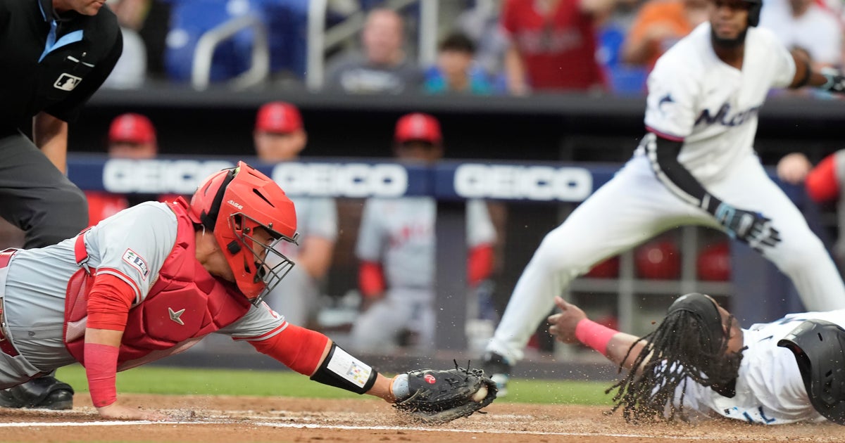 Marlins continue being winless, Angels rally 7-4