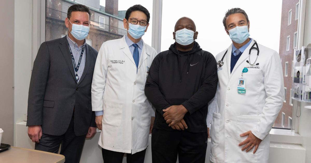 Получателят на първия в света трансплантиран бъбрек на прасе е изписан от болницата в Бостън