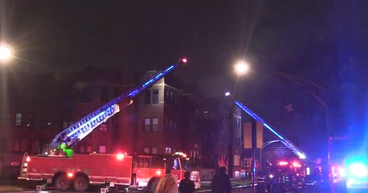 Chicago fire crews battle blaze at South Side apartment - CBS Chicago
