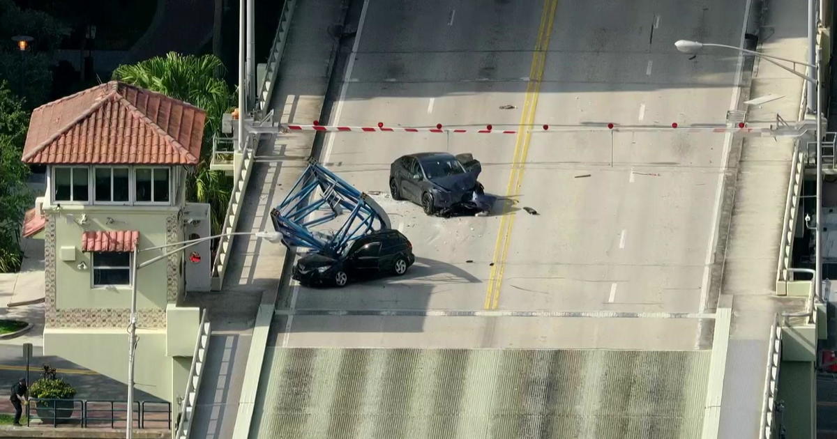 2 injured as part of crane falls on vehicle on Fort Lauderdale bridge