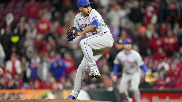 New York Mets pitcher Edwin Díaz winds up during the ninth inning of the team's baseball game against the Cincinnati Reds on Friday, April 5, 2024, in Cincinnati. 
