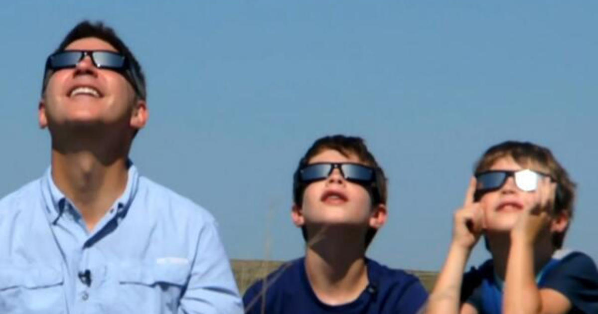 Steve Hartman takes teenage son “On the Road” for a solar eclipse