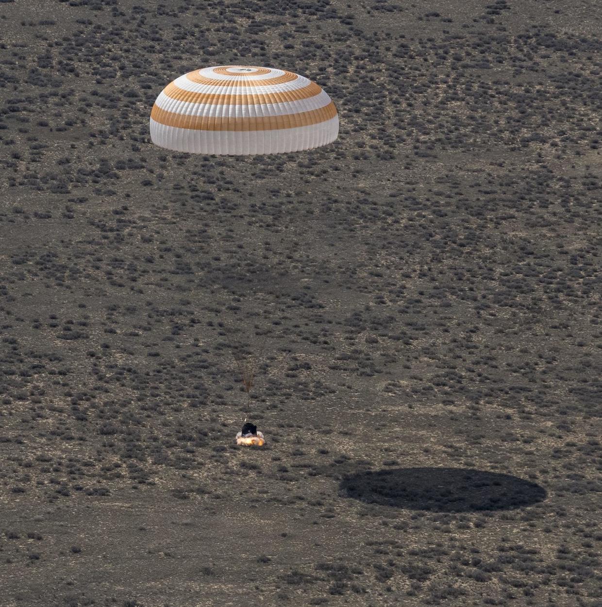 Russian Soyuz spacecraft brings crew of 3, including NASA astronaut ...