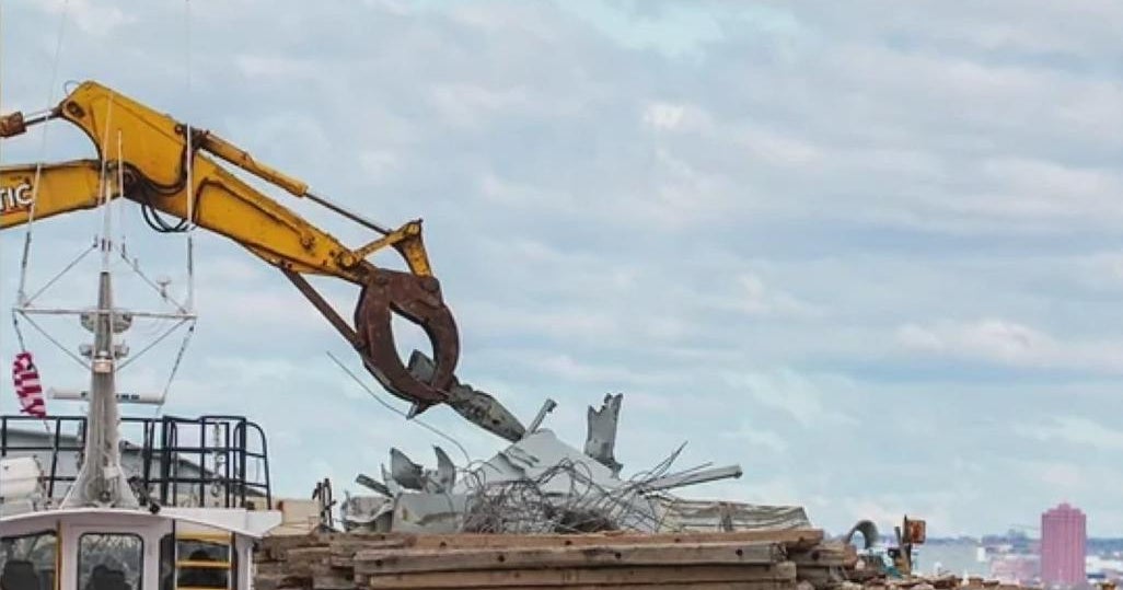 Salvage effort crews removed 156-ton piece of debris from wreckage site ...